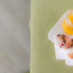 Colazione succo di frutta cornetto pistacchio cannolo siciliano