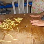 Maccarruna preparazione pasta fresca fatta a mano