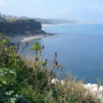 Panorama baia di sabbia e ghiaia