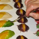 Dolci tradizionali di ognissanti fatti in casa. Frutta di Martorana, Ossa di Morto, biscotti di San Martino