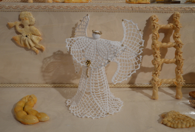 Simboli religiosi negli Altari di San Giuseppe, Balestrate Simbolismo religioso dei pani di San Giuseppe, Altari, decori artigianali, Balestrate, Sicilia