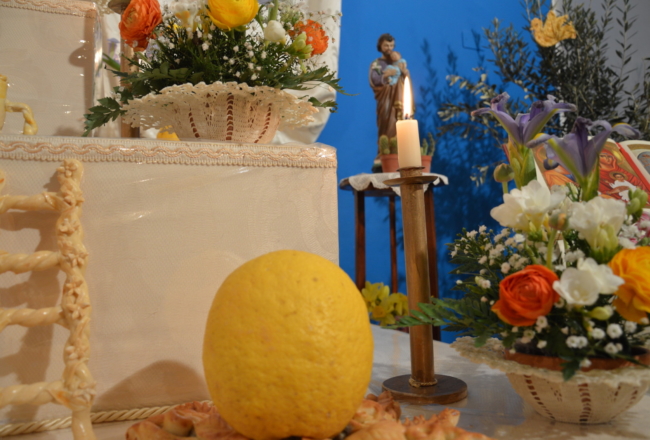 Dettagli Altare di San Giuseppe Balestrate Addobbi e simboli religiosi negli Altari di San Giuseppe, Balestrate